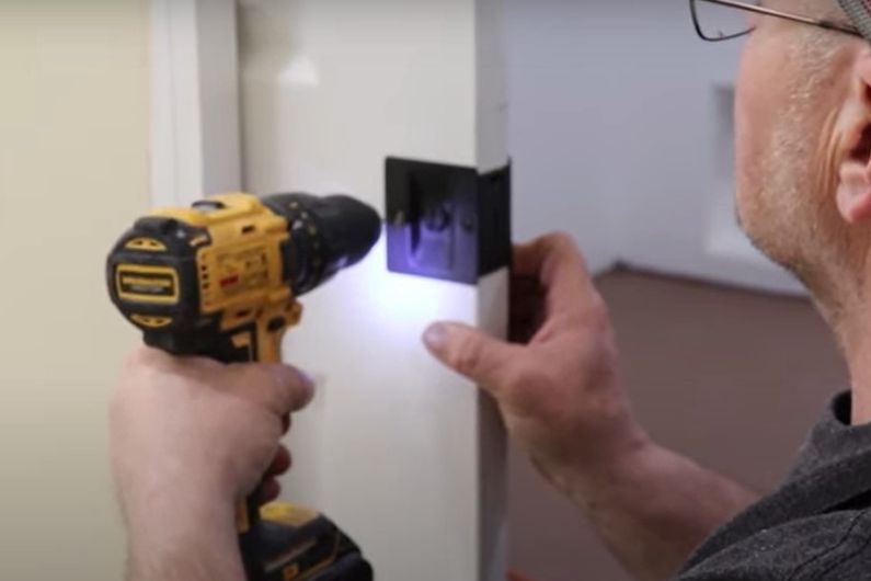 how to install a pocket door lock