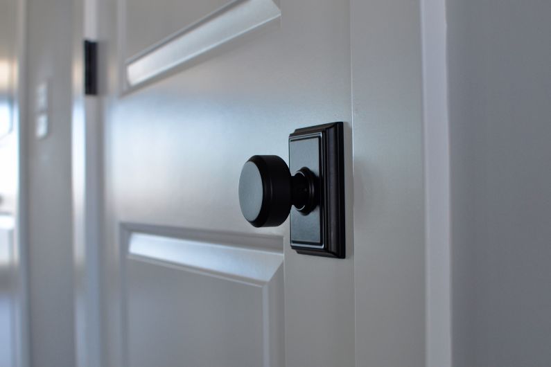 are black door knobs in style