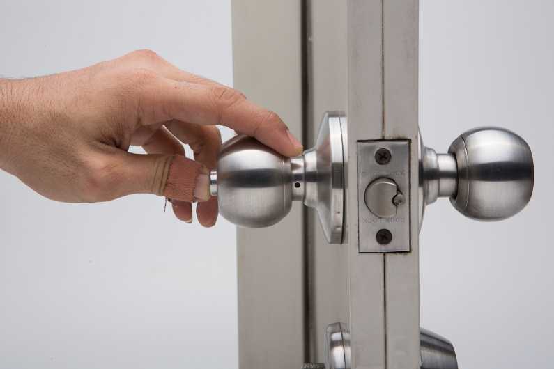Which is better – door knobs or levers?
