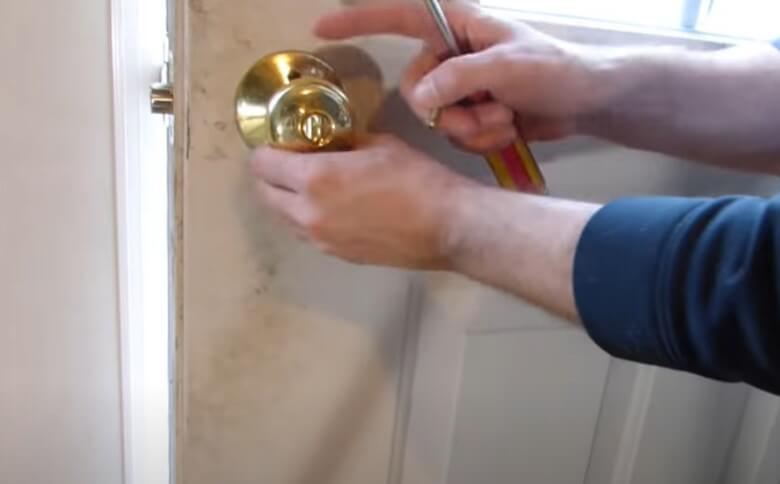 Remove the door knob