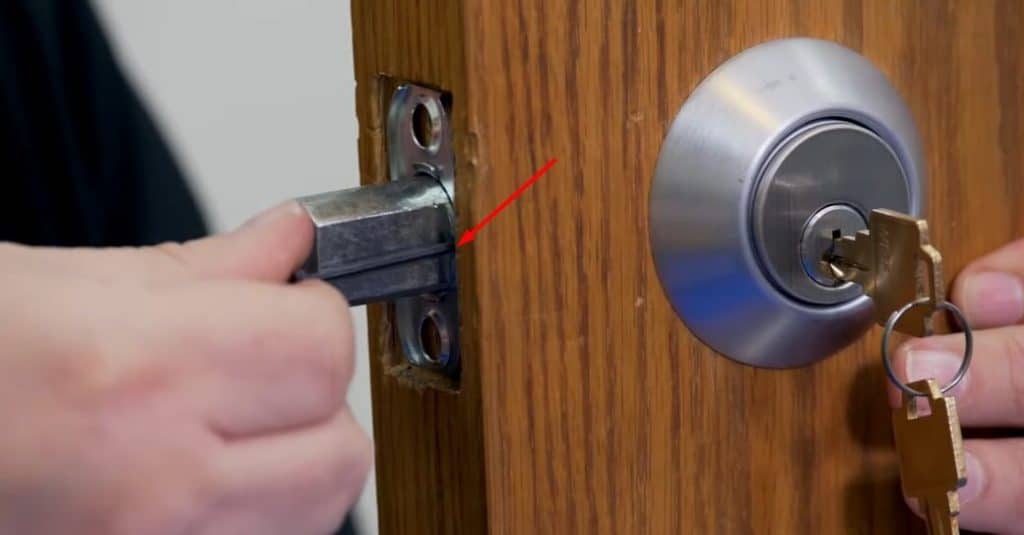 how to remove lock cylinder from deadbolt