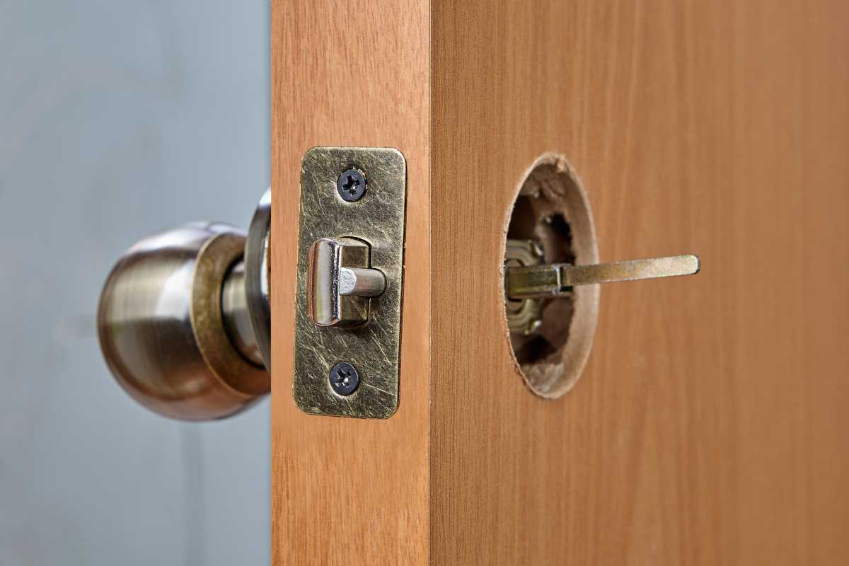 How to Replace Door Knob Spindle